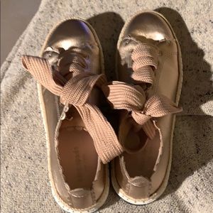Kate Spade classy sneakers. 5.5. Pristine shape